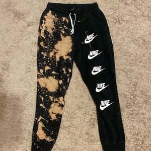 NIKE SWEATPANTS